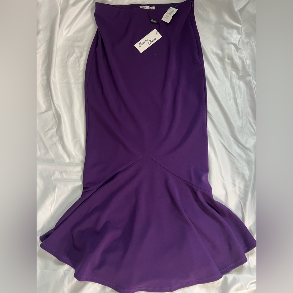 CAPRIANA COUTURE. Long purple skirt. Size Medium (8/10)